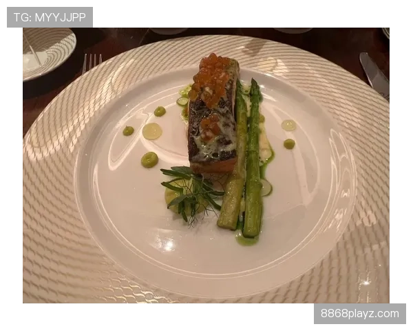 莱万训练完回家吃的是米其林三星还是蛋白粉拌饭？
